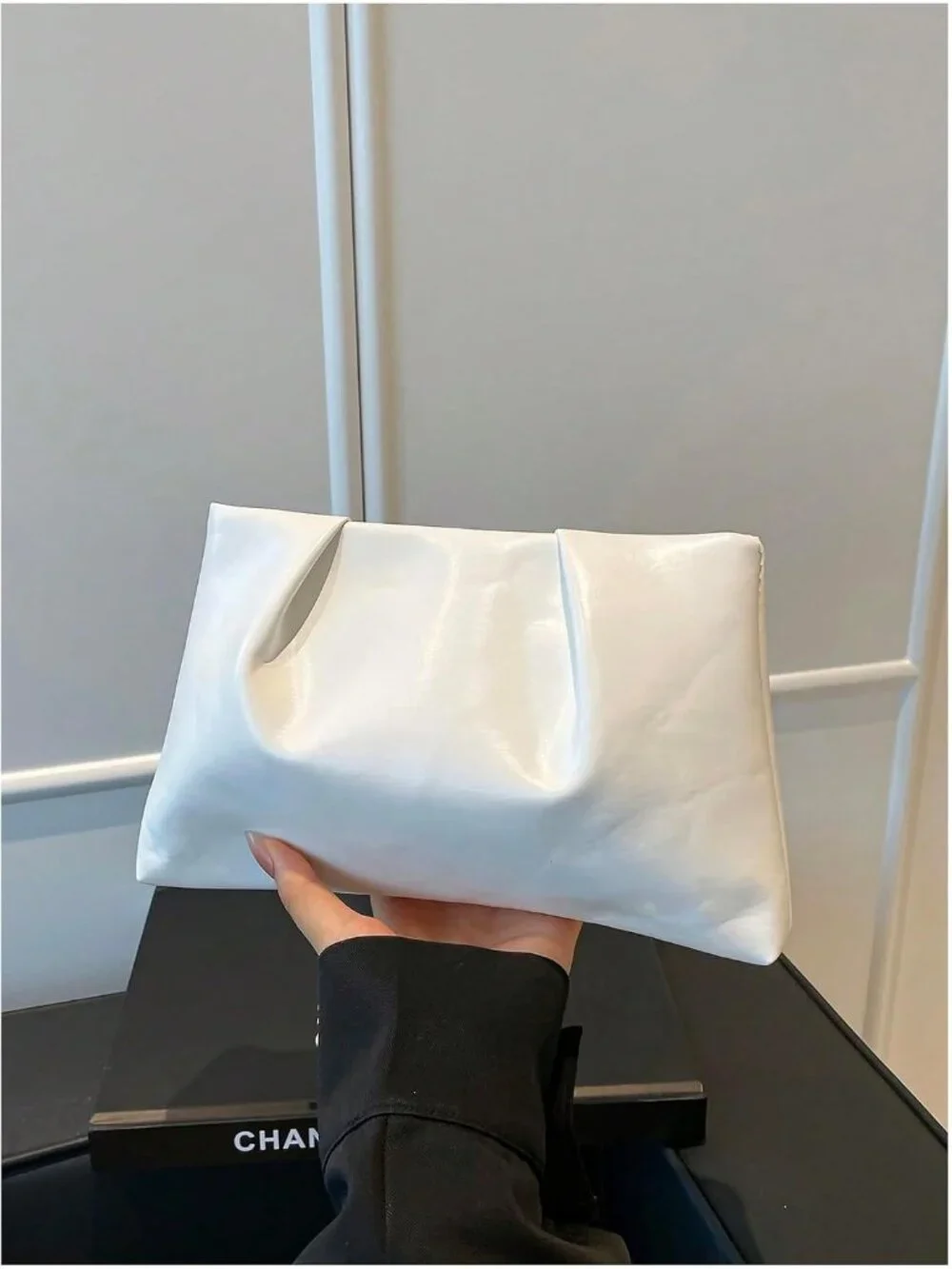 👜Women's White PU Leather Clutch Purses Small Zipper Elegant Ruched Handbag